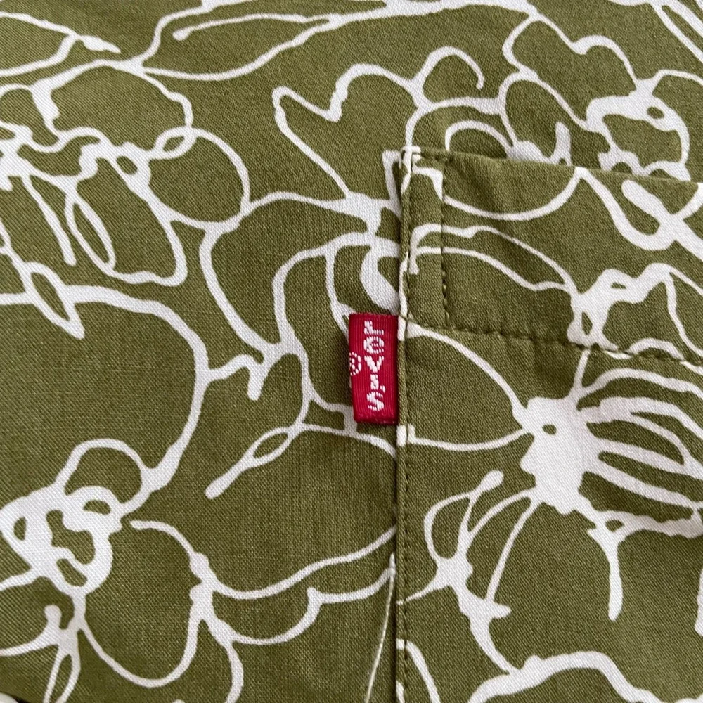 Levis Classic Camper Shirt Mens XL Relaxed Olive Green Floral Short Sleeve NWT